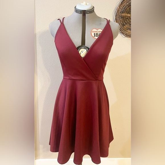 Charlotte Russe Dresses & Skirts - Charlotte Russe Fit & Flare Dress Size Medium Burgundy Skater Backless Straps